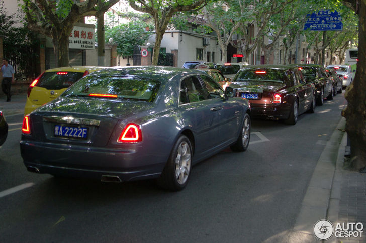 Treintje van vier maal Rolls-Royce gespot in China